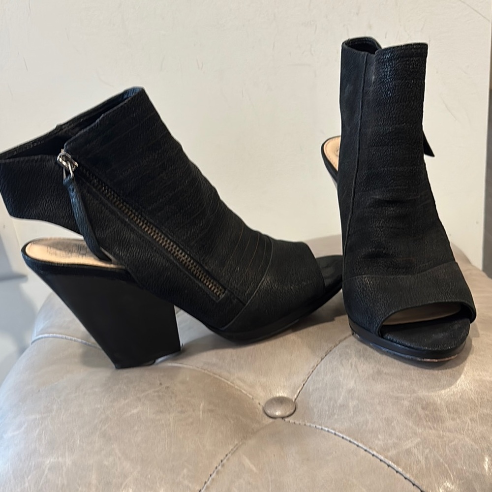 Vince Camuto Black Leather Ankle Boots/Sandals Sz 7.5
